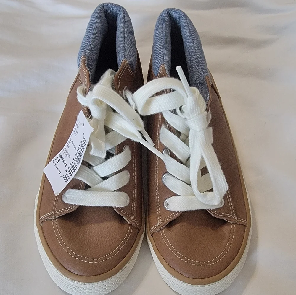 NWT The Children's place boys colorblock hi top sneakers, youth 13, tan